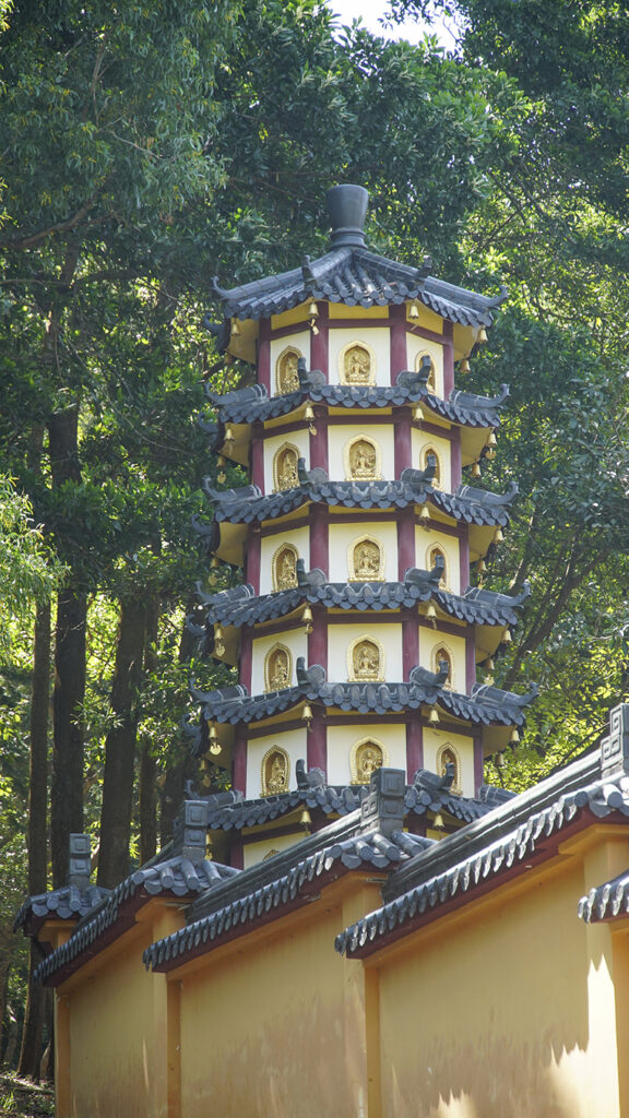 【游走大湾区】游横岗「小张家界」园山风景区踏入茂盛世居领略客家风情