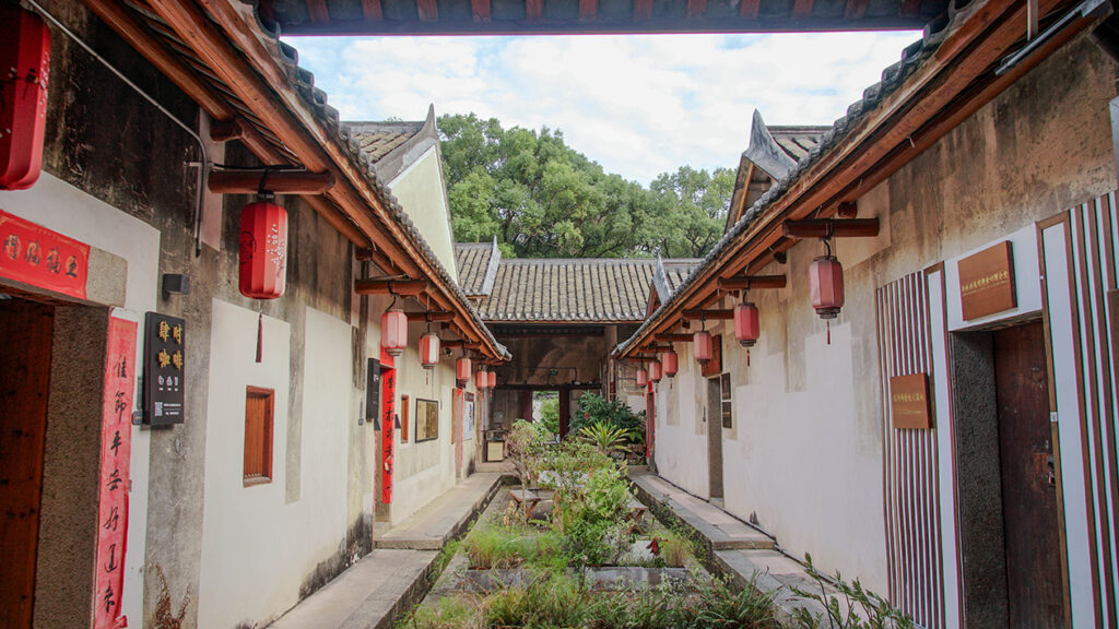 【游走大湾区】游横岗「小张家界」园山风景区踏入茂盛世居领略客家风情