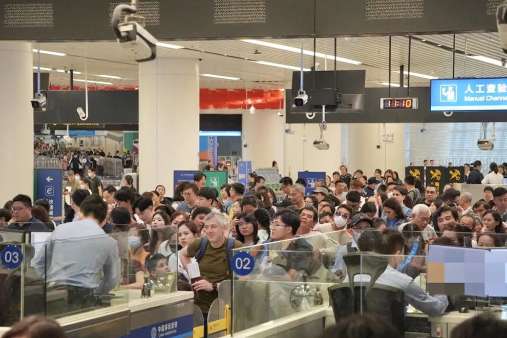 灣區速遞:深圳邊檢總站出入境人數累計破億 灣區速遞:深圳邊檢總站出入境人數累計破億