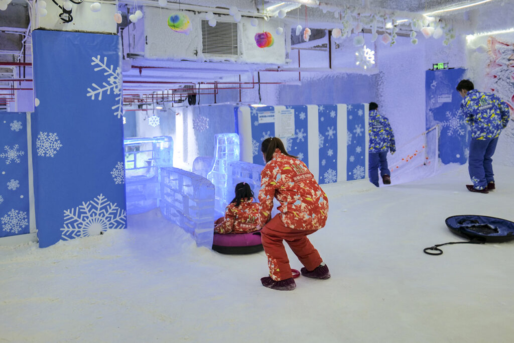 【游走大湾区】炎夏玩雪消暑解锁深圳三大冰雪世界即玩攻略