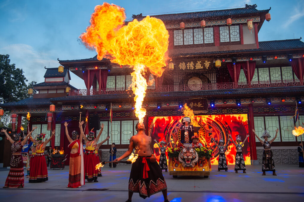 【遊走大灣區】錦繡中華盛夏狂歡慶典 潑水、火舞、大SHOW 日玩夜遊 【遊走大灣區】錦繡中華盛夏狂歡慶典 潑水、火舞、大SHOW 日玩夜遊