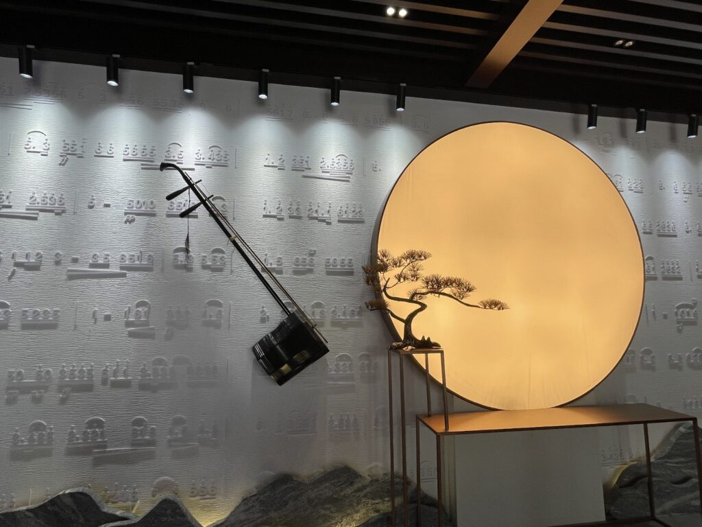 「2025年粵港澳大灣區媒體無錫行」 梅村二胡產業園 年產二胡近5萬把 「2025年粵港澳大灣區媒體無錫行」 梅村二胡產業園 年產二胡近5萬把