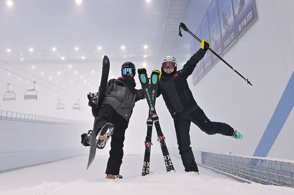 【游走大湾区】「 华发冰雪热雪奇迹」启航冰雪殿堂世界级室内滑雪场9月底开幕周五开售 【游走大湾区】「 华发冰雪热雪奇迹」启航冰雪殿堂世界级室内滑雪场9月底开幕周五开售
