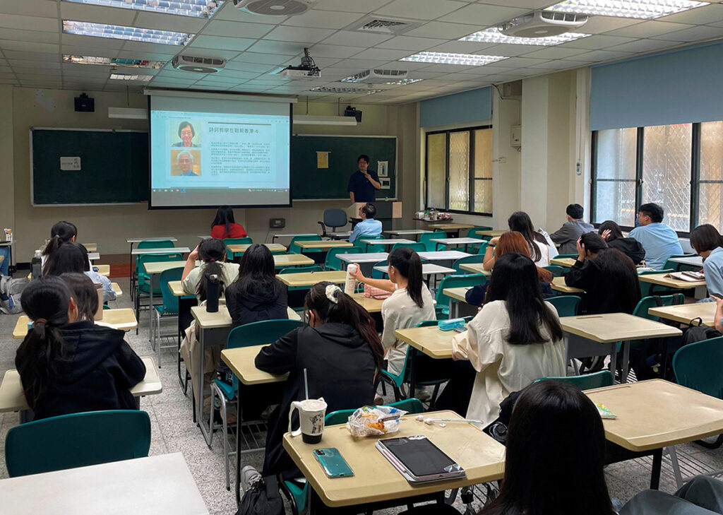 【特 稿】■ 海角誦弦興——陳煒舜淺談戰後香港大專院校的詩詞寫作教學 ●呂牧昀 記錄整理 【特 稿】■ 海角誦弦興——陳煒舜淺談戰後香港大專院校的詩詞寫作教學 ●呂牧昀 記錄整理