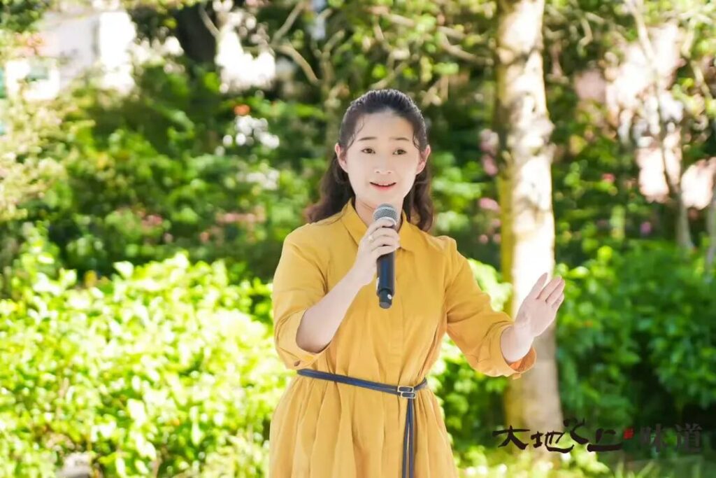 粤韵悠扬庆华诞曲艺芬芳润湾区全球微粤曲大赛第七届演唱赛盛大启幕