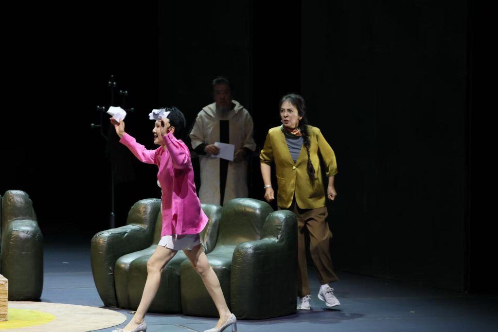 諾貝爾文學獎得主莫言話劇《鱷魚》強勢登陸香港 諾貝爾文學獎得主莫言話劇《鱷魚》強勢登陸香港