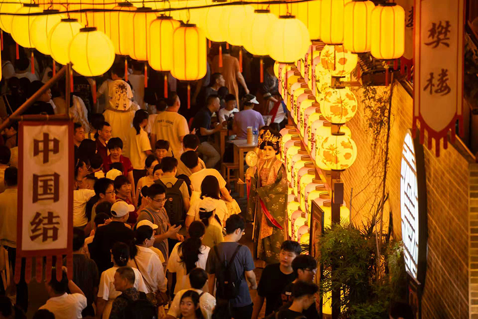 【遊走大灣區】跨次元文化襲深圳 恐龍、寶可夢、優獸同台競彩 【遊走大灣區】跨次元文化襲深圳 恐龍、寶可夢、優獸同台競彩