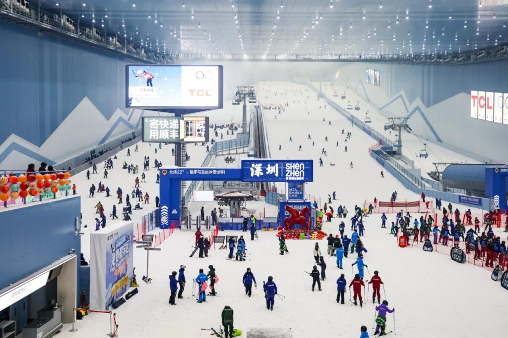 深圳華發熱雪奇蹟：熱雪新春「馬」上開滑