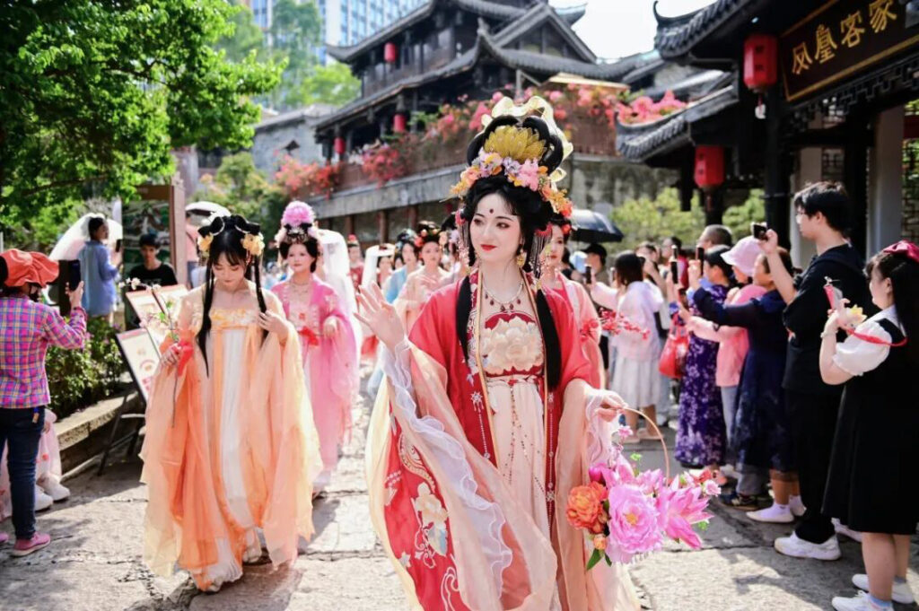 【遊走大灣區】花漫甘坑 赴三角梅之約 賞色 逛市 食買玩