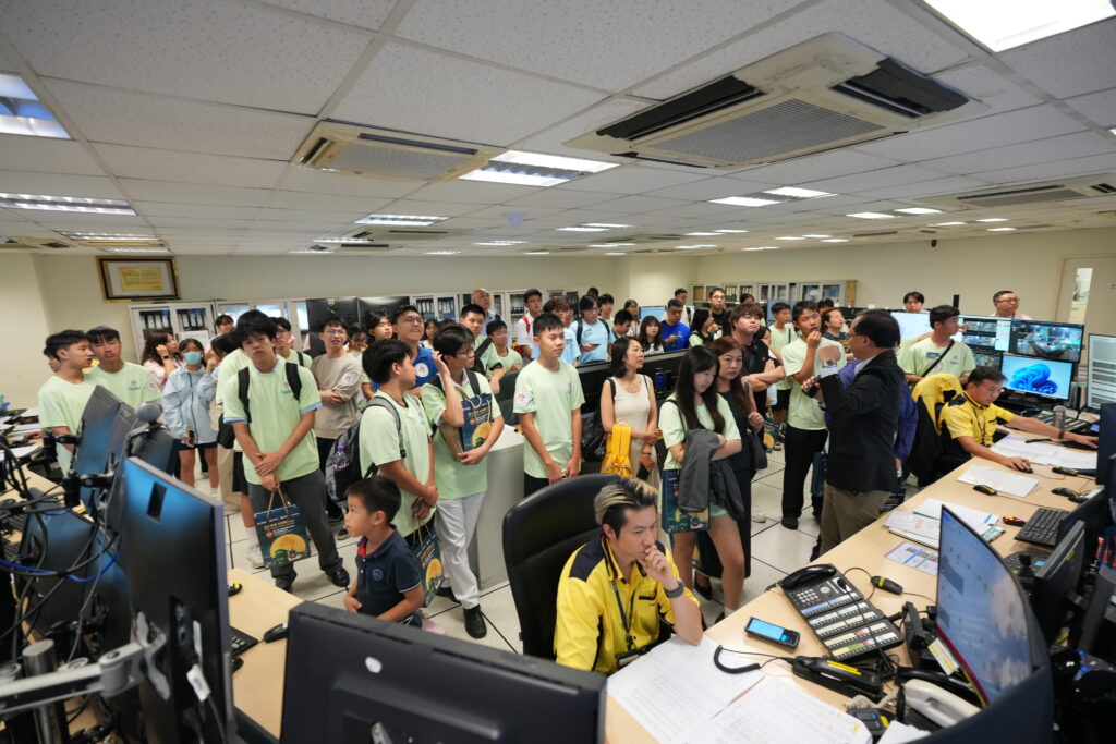 「今日」免費暢乘輕鐵及電車 第六屆「華泰輕鐵叮叮樂」中秋免費乘車日 青年創意點亮車身設計