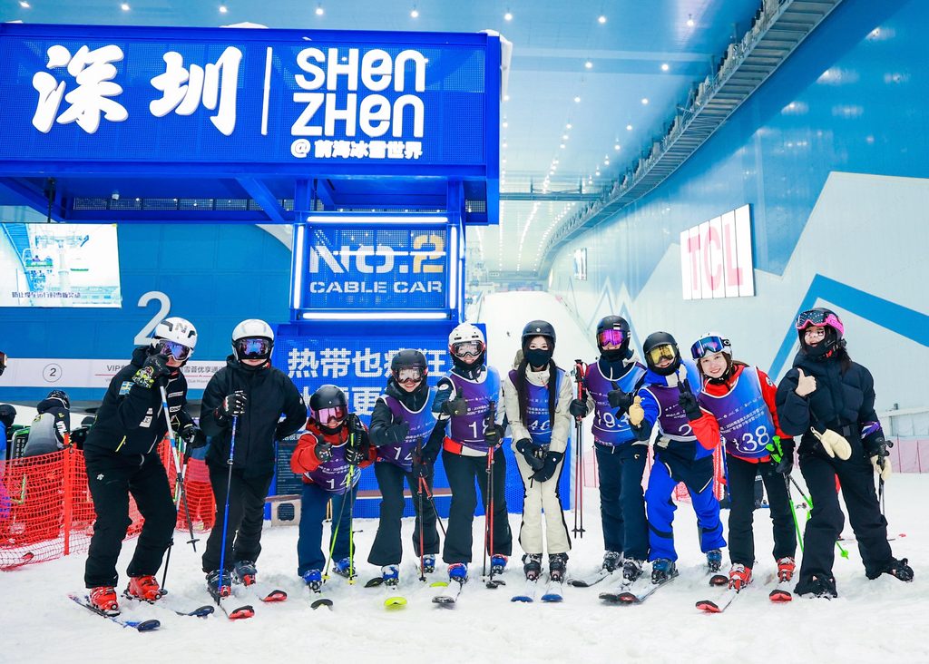 粵港澳大灣區滑雪公開賽在鵬城競逐 培育年輕人才 推動冰雪運動